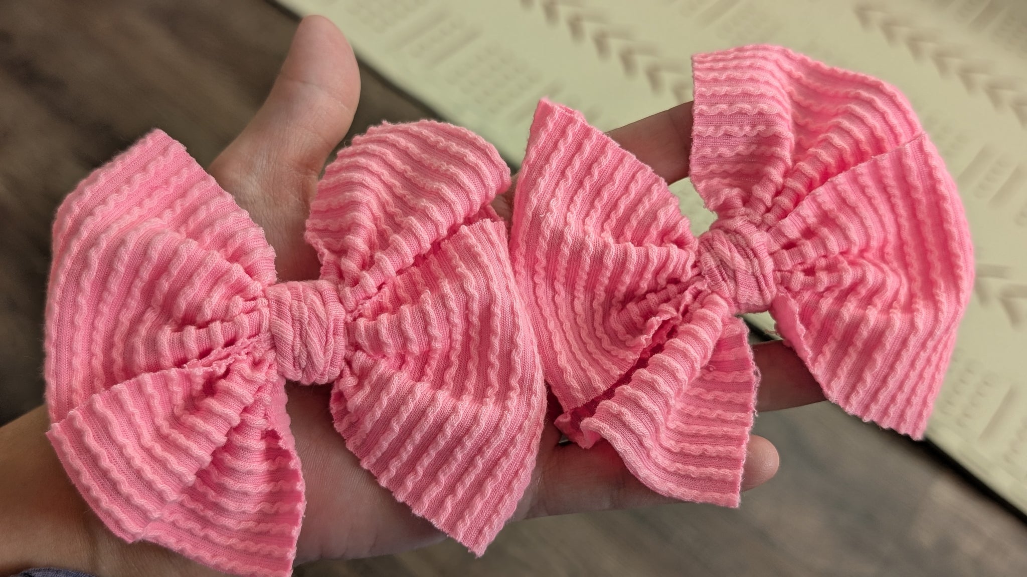 Bright pink Wavy
