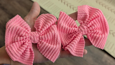 Bright pink Wavy