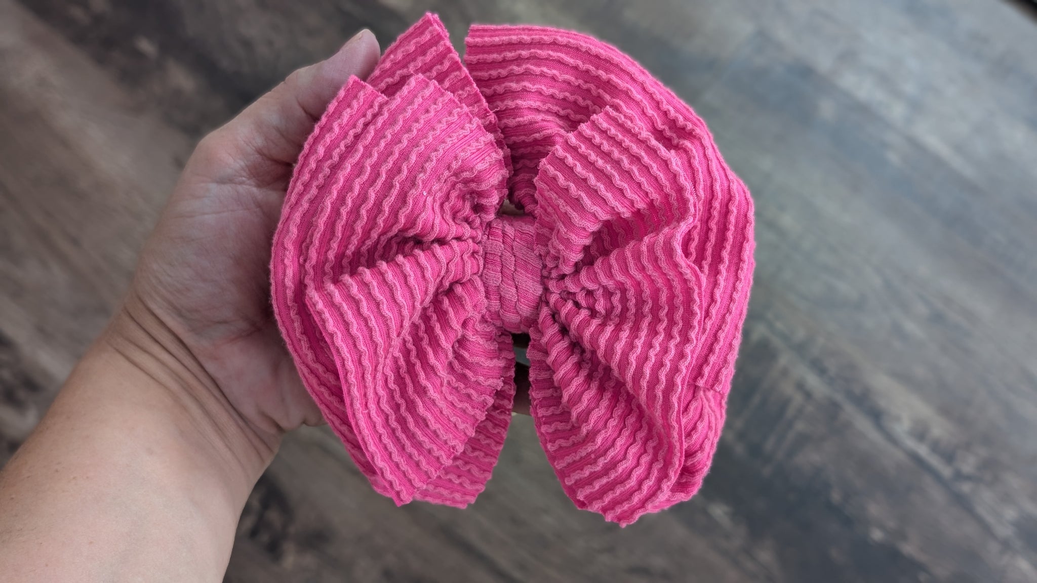 Neon hot pink Wavy