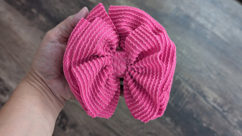 Neon hot pink Wavy